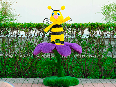 Топиари композиция Пчелка на фиолетовом цветке - газон Eco + Deluxe