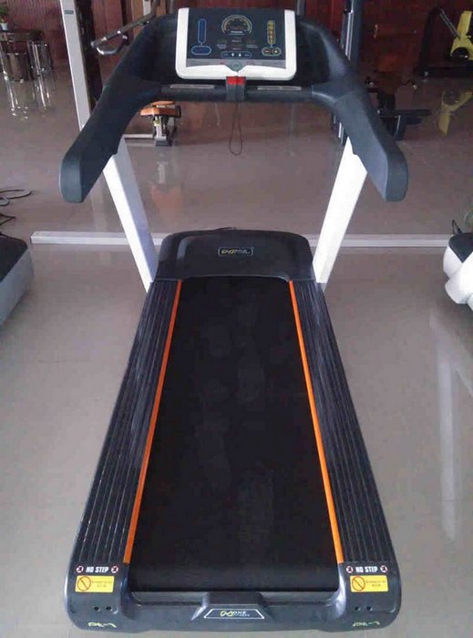 Профессиональная беговая дорожка DHZ X8200 - вид 2